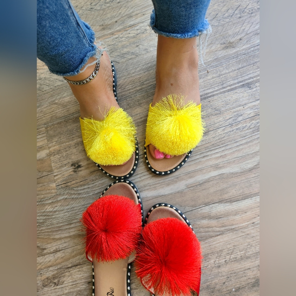Pompom sandals